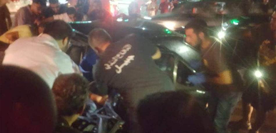 بالصور.. جرحى بحادث سير على أوتوستراد عمشيت - جبيل 