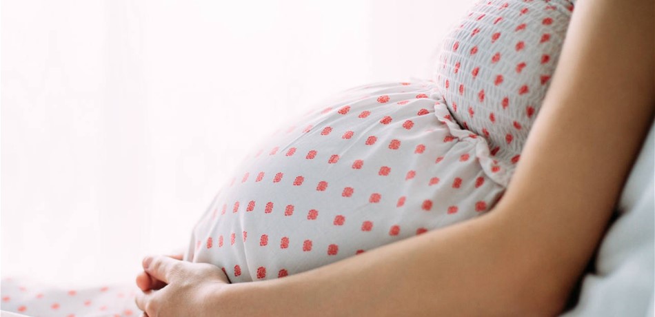أمور غريبة تمنعك من الحمل.. بينها ضوء الهاتف! 