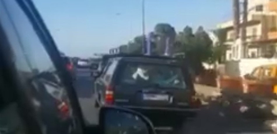 فيديو مؤثّر في لبنان.. وضعوا "الحاجة" في صندوق السيارة مع الكراسي!