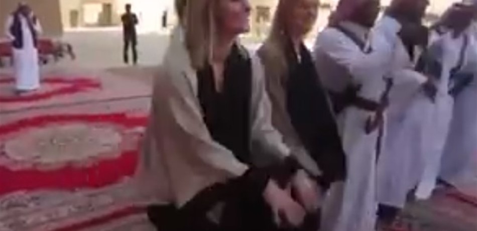 بالفيديو.. سائحات أميركيات يرقصن "العرضة" في السعودية