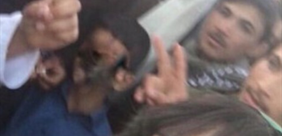 بالصورة.. "سيلفي" وطالبان خلفي!