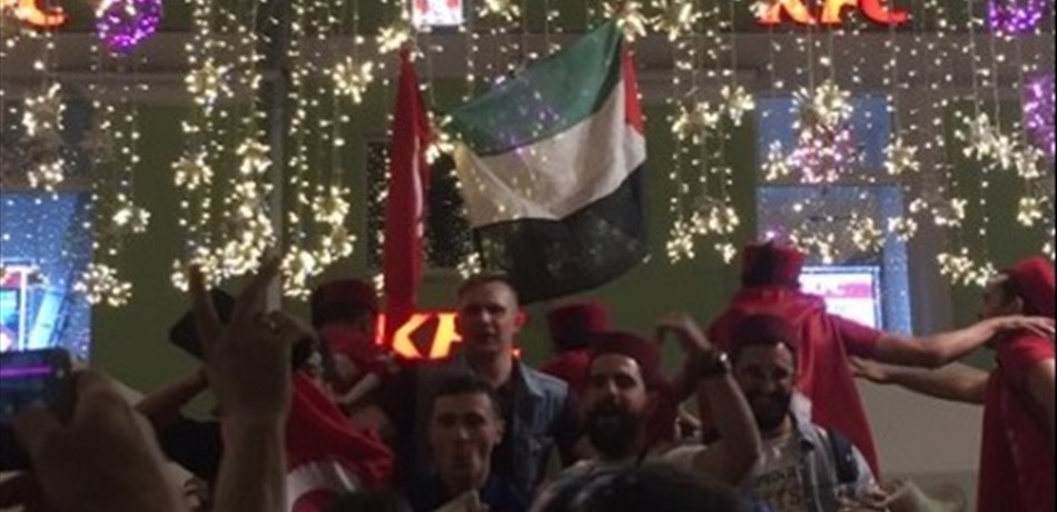 بالصور.. جمهور تونس يرفع أعلام فلسطين في المونديال