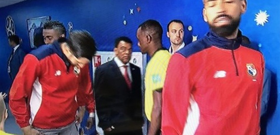لماذا يظهر اللاعبون ملابسهم الداخلية في كأس العالم؟