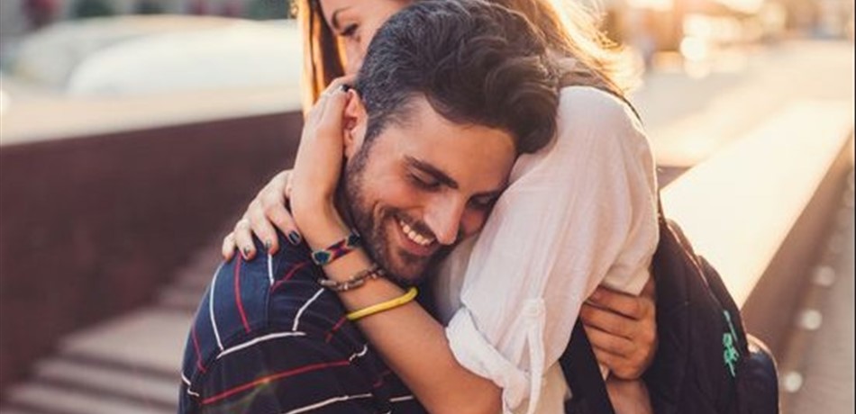 نصيحة للنساء الذكيات: تزوّجن رجالاً أغبياء.. والسبب؟