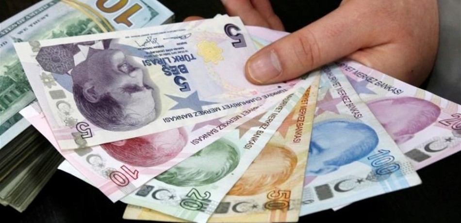 ارتفاع الليرة التركية مقابل الدولار بعد انخفاضها لمستوى قياسي