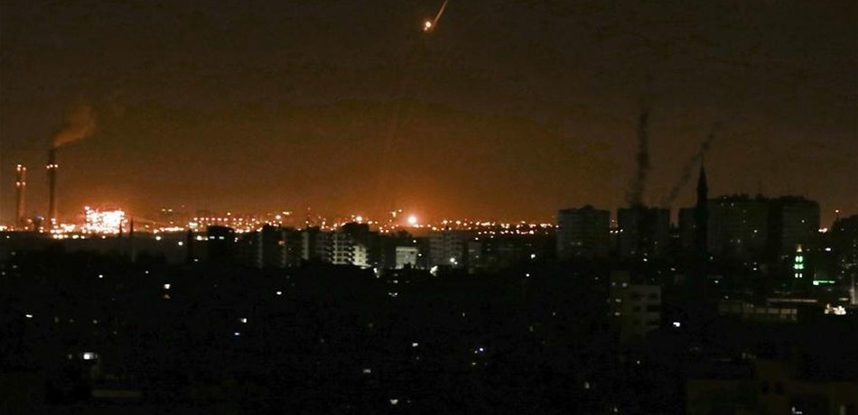 غزة.. إطلاق أكثر من 50 صاروخا على مستوطنات إسرائيلية 