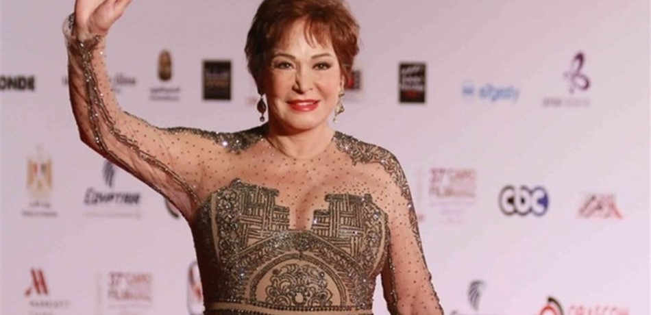 فنّانة تُفاجىء إليسا في حفلها.. وهذا ردّها!