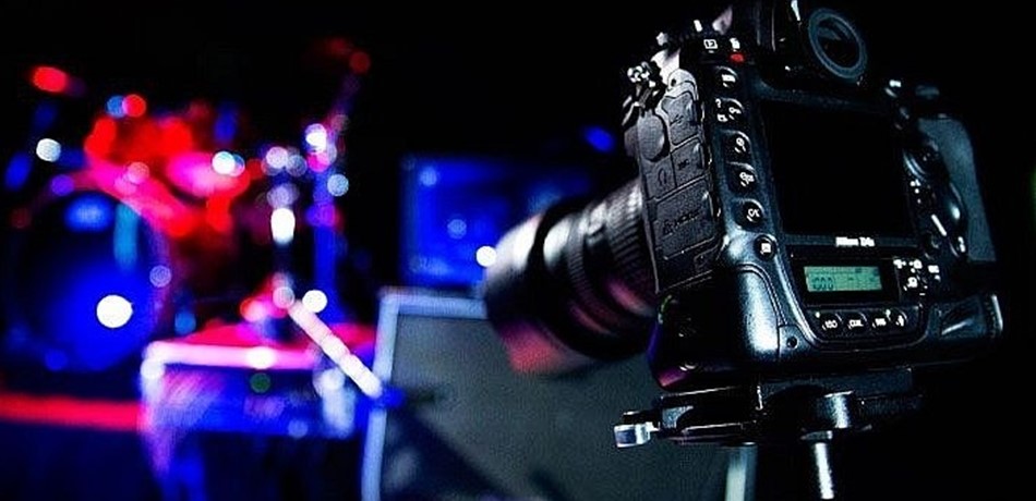 رجل دين يدعو لحظر "فيديو كليب" لفنانة جريئة!
