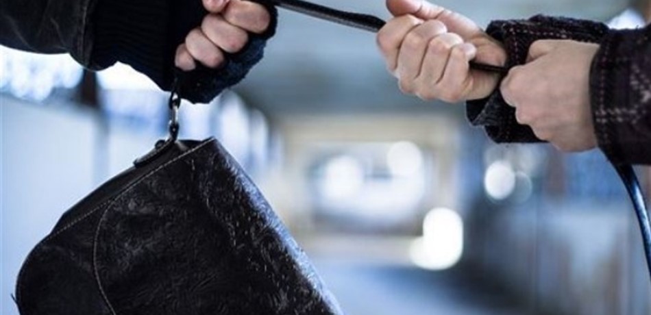 في الميناء.. نشل حقيبة من امرأة وكسر وركها!