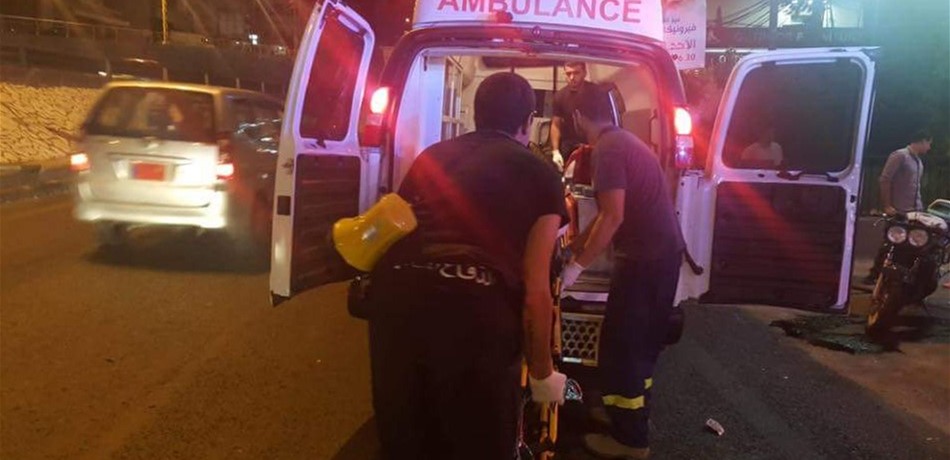 بالصورة: جريحان بإنزلاق دراجة نارية على أوتوستراد جونية