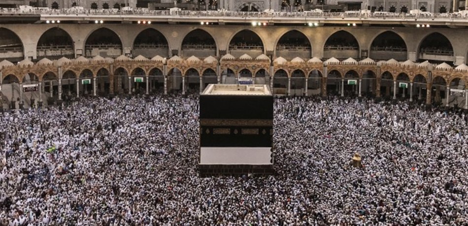 الحجاج يتدفقون على مكة.. كل ساعة 278 ألف مصلٍّ بالحرم المكي