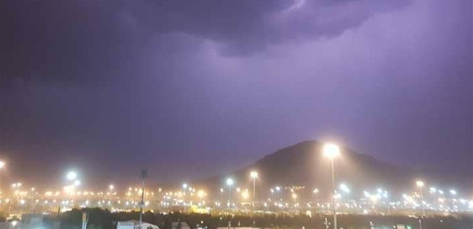 بالفيديو.. أمطار غزيرة على مكة عشية الوقوف بعرفة