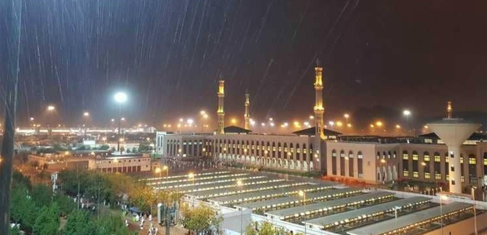 بالفيديو.. شاهد الأجواء العاصفة في مكّة المكرمة 