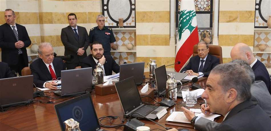 الاتصالات تعود على خط التأليف وانتظار الى ما بعد العيد