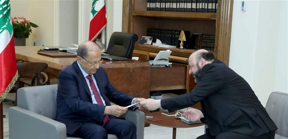 عون تسلم دعوة القوات إلى قداس شهدائها: هل من متضرر إذا عاد النازحون؟