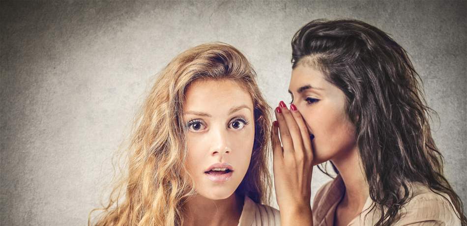 احذري الصديقة "النمّامة والثرثارة".. وهذه أفضل طُرق التعامل معها