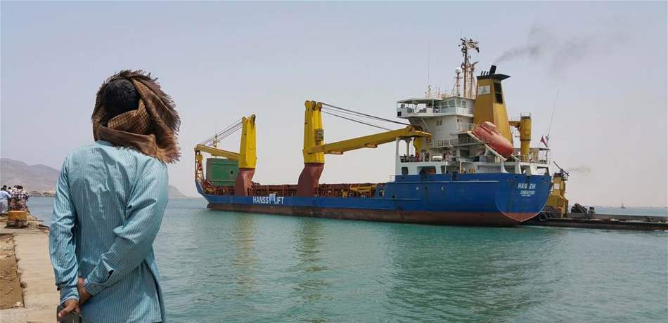 التحالف العربي يصدر تصاريح دخول لسفينتين إلى ميناء الحديدة
