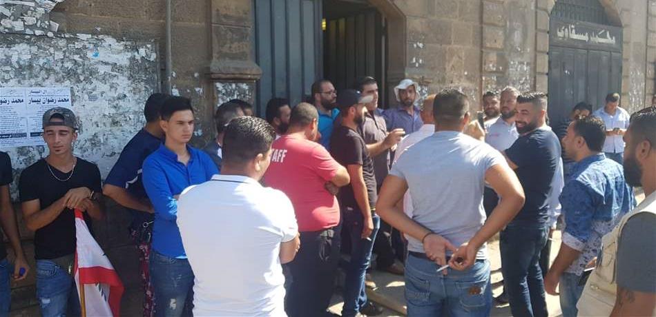 ناشطون من "ثورة المحرومين" في طرابلس اعتصموا مطالبين بالكهرباء