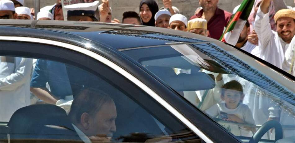 الرئيس الجزائري في سويسرا لإجراء "فحوص طبية دورية"