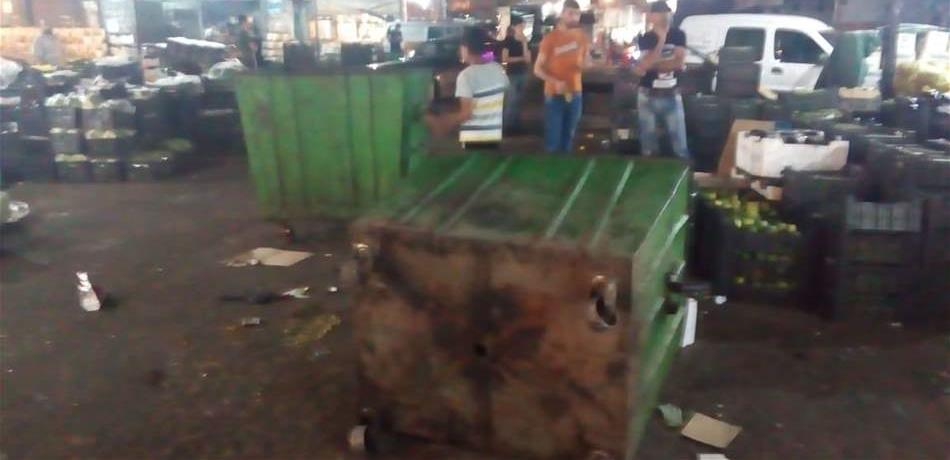 بالصورة.. قطع طريق في طرابلس احتجاجاً على انقطاع الكهرباء والمياه!