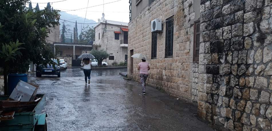 بالفيديو والصور.. أمطار غزيرة وسيول تجتاح مناطق مختلفة من لبنان  