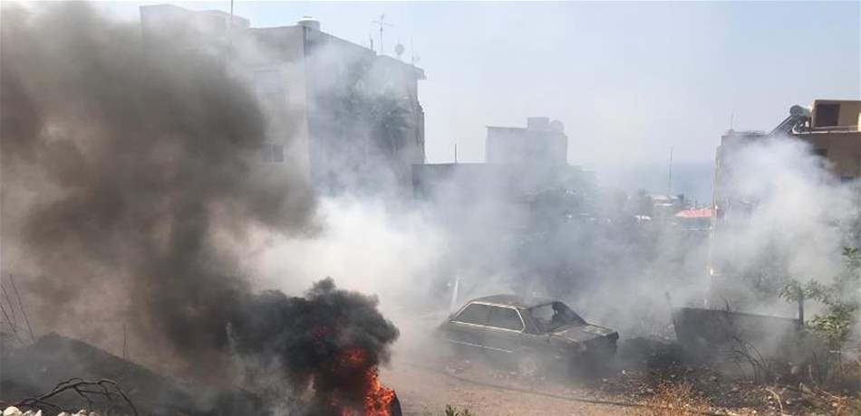 حريق كبير فوق جسر مستشفى البترون والنيران تلامس المنازل (صورة)