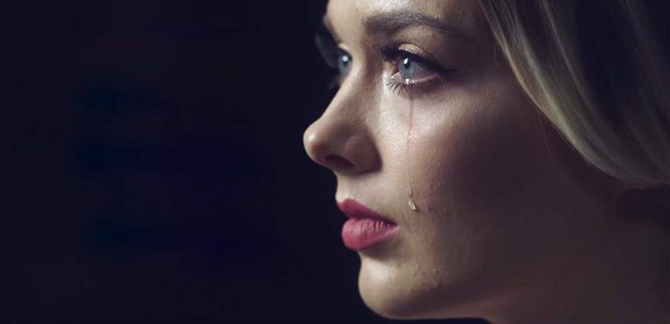 منها تحسين النظر.. تعرّف إلى الفوائد الصحية للبكاء