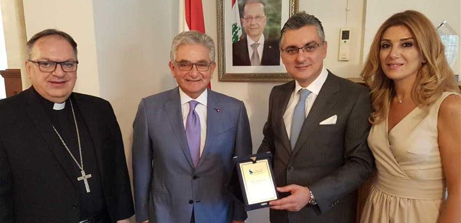 صفير يكرّم سفير لبنان في كندا: اللبناني لا يحبّ الفشل أو الانحناء