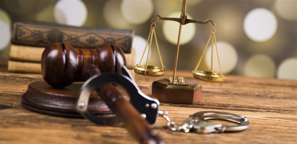 الادعاء  على موظفتين في وزارتي المالية والداخلية بجرم إختلاس أموال عامة