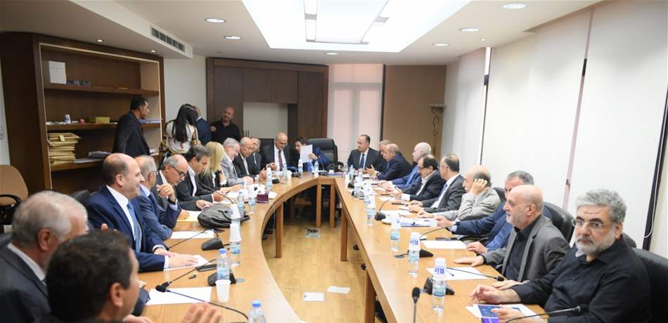 الموسوي يدعو "لخرق السور المقدس" حول خدمة الدين العام