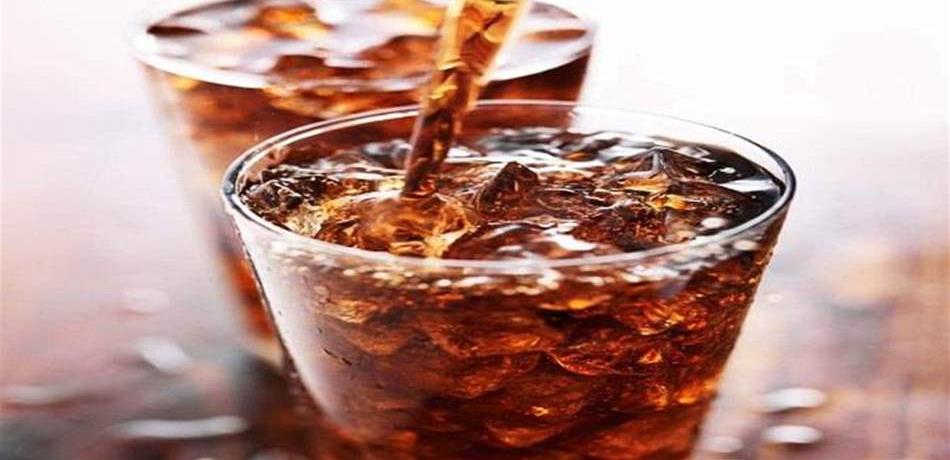 لمحبي المشروبات الغازية.. هذا ما يحدث في جسمكم حين تدخله! 
