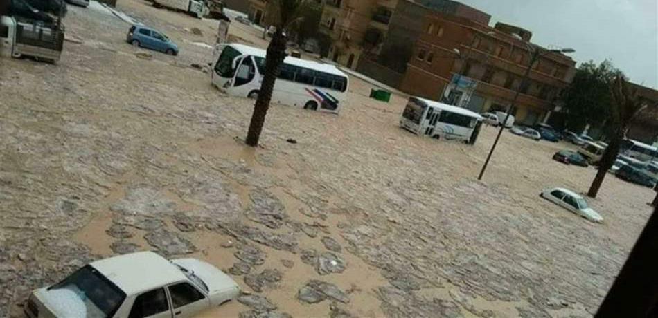 طوفان في مدينة عربية تسبّب بكارثة.. 60 دقيقية من المعاناة (فيديو)
