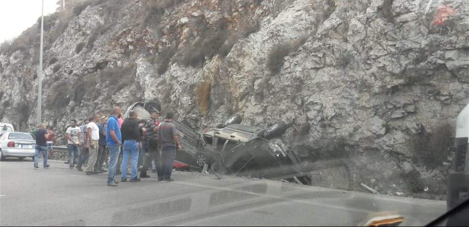 عدد من الجرحى بحادث سير على أوتوستراد الجية باتّجاه بيروت (صور)