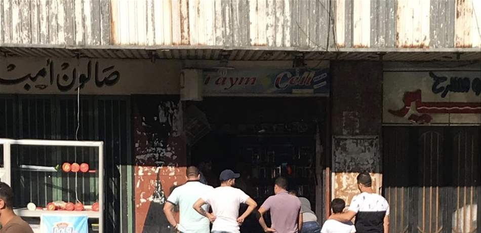 تكسير واجهات محل لبيع الهواتف الخليوية في طرابلس