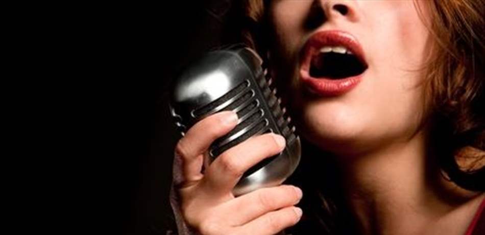 بعد اقفال منزلها بالشمع الاحمر.. فنانة شهيرة تعترف: أنا وعائلتي في خطر (صورة)