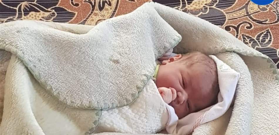 العثور على رضيعة حيّة داخل مستوعب للنفايات في حلبا (صورة)