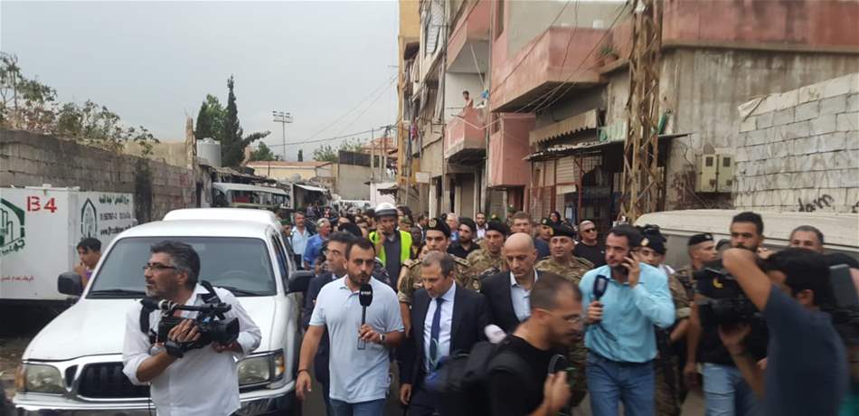 باسيل يجول برفقة السفراء في محيط المطار: هناك طرف يريد إفتعال حرب