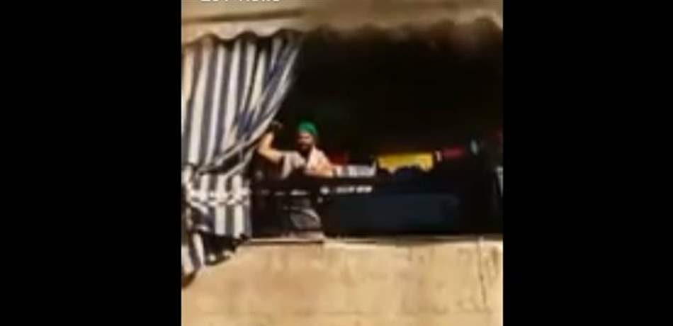 بالفيديو.. حرق منزله وادعى انه "المهدي المنتظر"