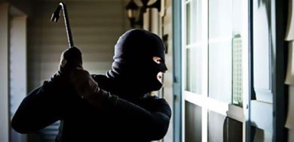 في بشامون.. انتحلا صفة موظفين بشركة الكهرباء لسرقة منزل