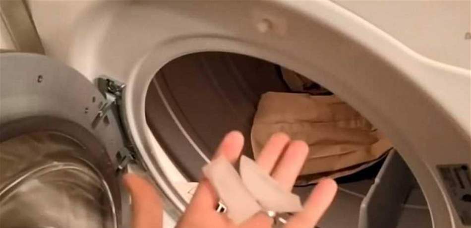حيلة بسيطة للتخلص من تجاعيد الملابس!!