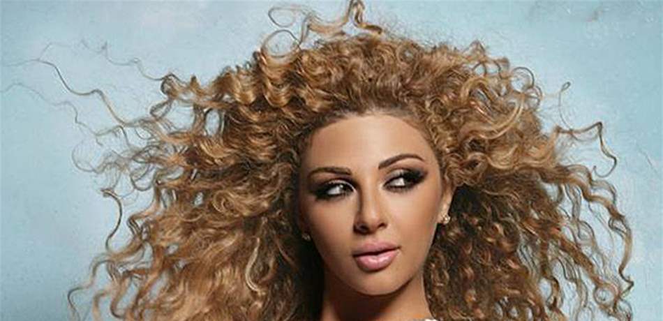 بصورة نادرة: ميريام فارس ووالدتها.. نسخة طبق الأصل