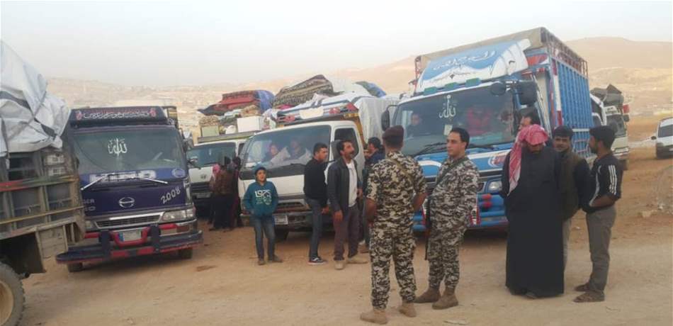 دفعة جديدة من النازحين تغادر لبنان طوعياً من وادي حميّد في عرسال 