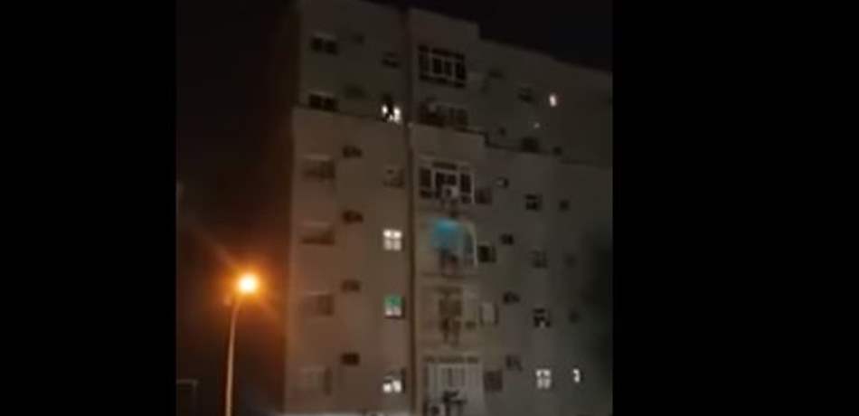 مشهد مرعب.. لحظة انتحار رجلٍ بإلقاء نفسه من الطابق الخامس! (فيديو) 
