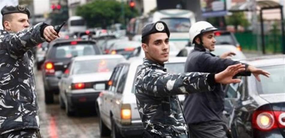 هذا ما فعله عنصر من قوى الامن وأشاد به الجميع..! (صورة)