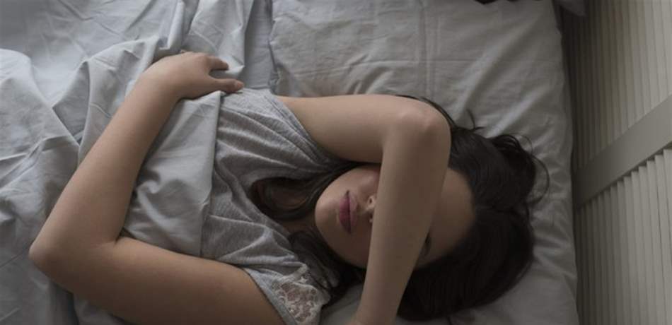 للمرأة.. تعرّفي إلى أضرار البكاء قبل النوم