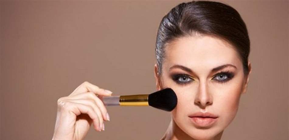 خطوة في المكياج تجهلها المرأة: إنها الأساس في جذب الرجال! 