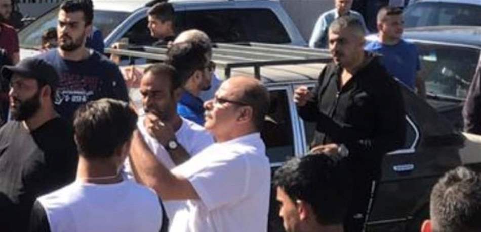  اعتصام لذوي الاحتياجات الخاصة من اصحاب الاكشاك في الميناء (صورة)