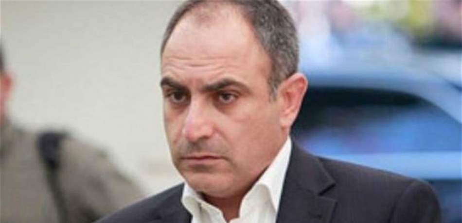 أسود: لرفع الحصانات عن كل الإدارات والوظائف