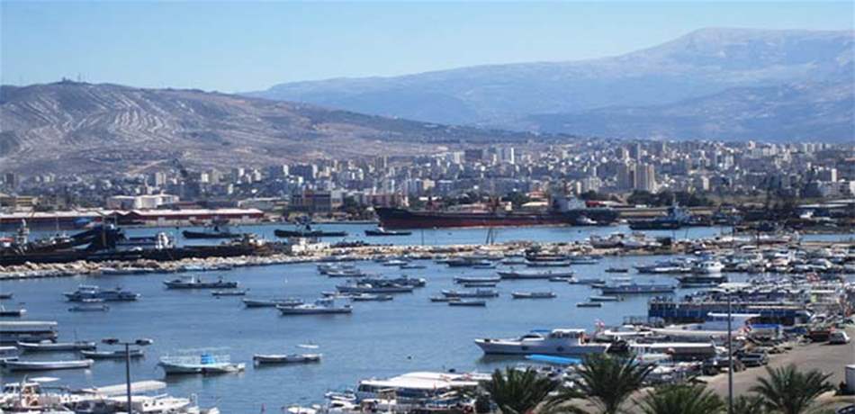 3 جرحى بحادث سير بين سيارتين في الميناء 