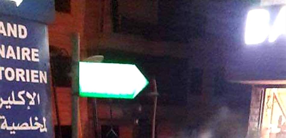 جريح باصطدام سيارته بفاصل اسمنتي على طريق عام سهيلة (صورة)